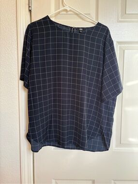 Uniqlo Navy Grid Short-Sleeve Women’s Top